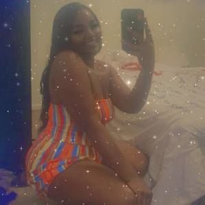 Meet your Posher, Monique